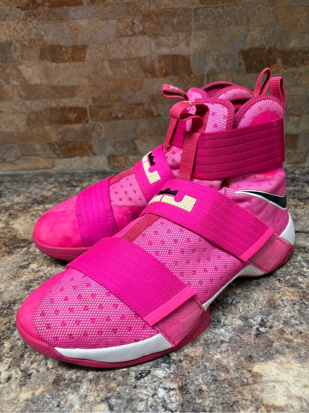 Nike Zoom LeBron Soldier 10 KAY YOW Brest Cancer Awareness Size 10